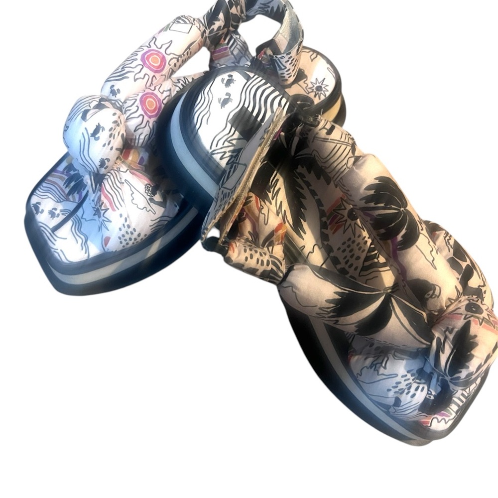 Graphic Print Platform Sandals